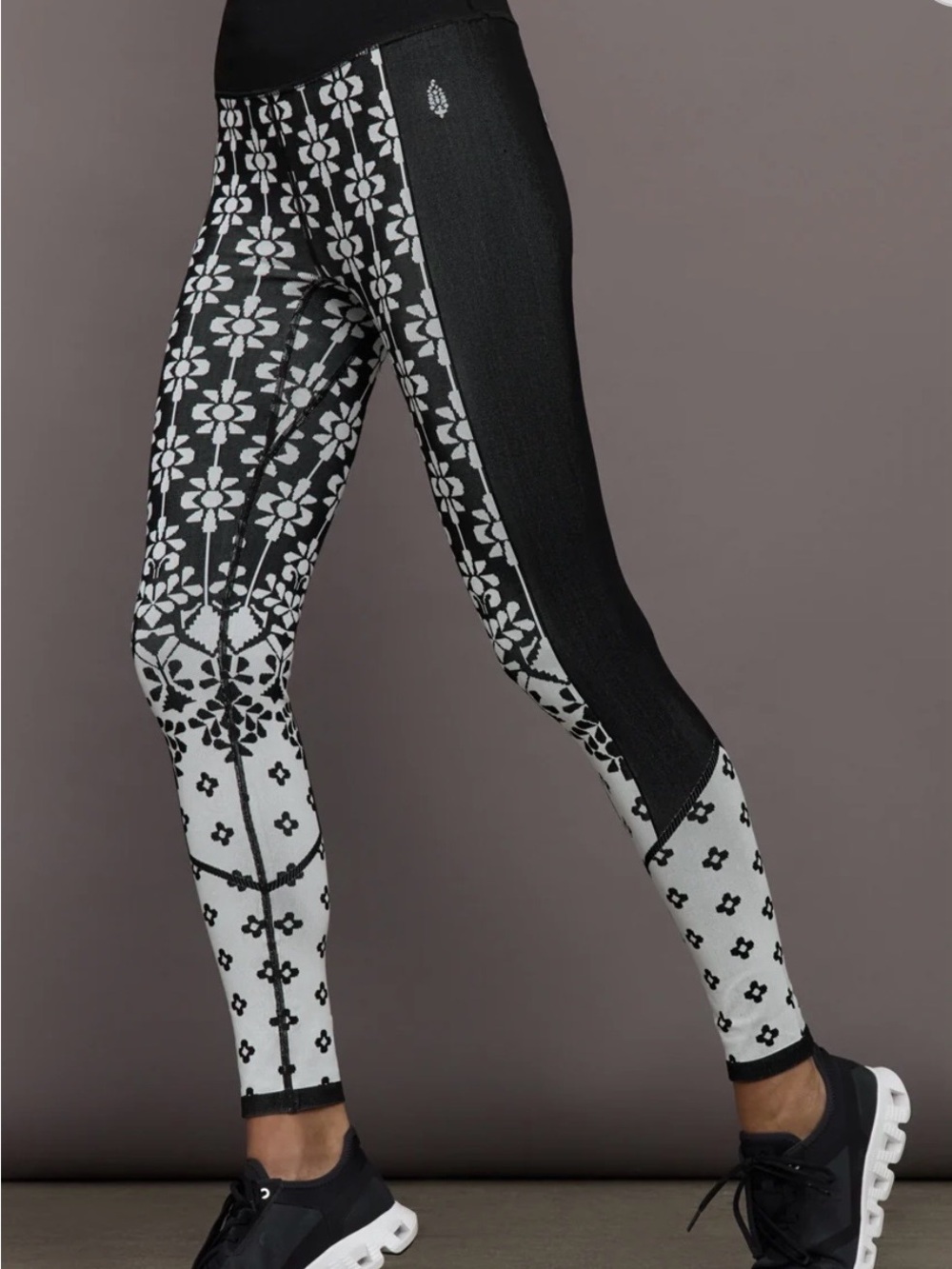 FP Movement by Free People Myoko Jacquard Base Layer
Legging size M/L